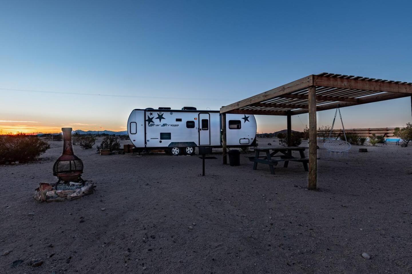 Jt Village Campground - Star Stream 约书亚树 外观 照片
